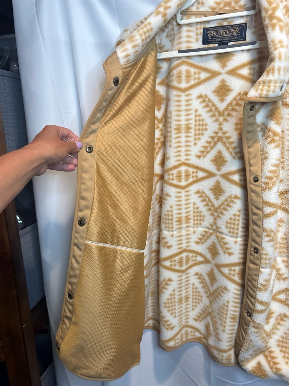 Pendleton Cream & Tan Geometric Teddy Fleece Jacket - Picture 9 of 11